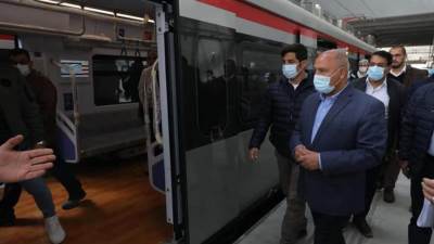 وزير النقل يتفقد مشروع القطار الكهربائى الخفيف LRT ويتابع التشغيل التجريبي للمرحلة الأولى 