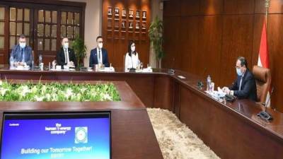 «الملا» يبحث مع «شيفرون العالمية» زيادة الشراكة في مجال الزيوت وتطوير محطات الوقود