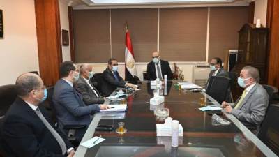 وزير الإسكان  يوجه بالعمل على حل جميع مشاكل المستثمرين خلال أيام محددة