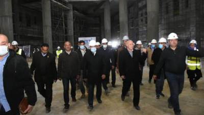 وزير النقل يتفقد أعمال تنفيذ محطة قطارات صعيد مصر