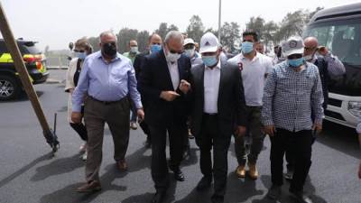  وزير النقل يتفقد أعمال إنشاء محور  طولي مروري  من «بنها حتى دمياط »