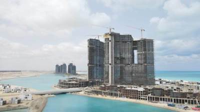 وزير الإسكان يتابع الموقف التنفيذى للمشروعات المختلفة الجارى تنفيذها بمدينة العلمين الجديدة