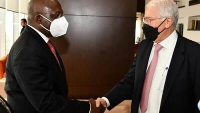 رئيس شركة المقاولون العرب يبحث تنفيذ مشروعات جديدة في أنجولا