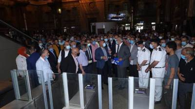 وزير النقل يتابع التشغيل التجريبي للبوابات الالكترونية بمحطة رمسيس