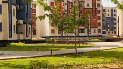 وزير الإسكان يتابع الموقف التنفيذي لمشروعات مدينة «حدائق العاصمة»