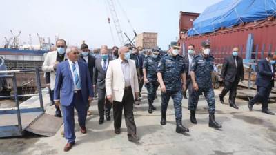 وزير النقل يتفقد الشركة المصرية لإصلاح وبناء  السفن  ويتابع معدلات تنفيذ عدد من المشروعات الجاري تنفيذها بمينائي الاسكندرية والدخيلة