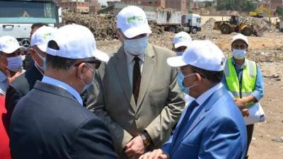 وزير التنمية المحلية ومحافظ القاهرة يتابعان سير منظومة العمل فى مصنع السلام لمعالجة المخلفات البلدية الصلبة