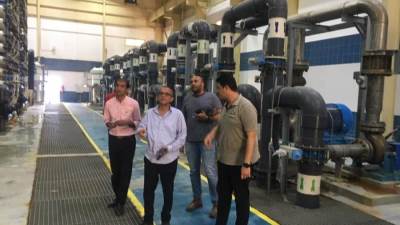 رئيس شركة مياه الشرب بالبحر الأحمر يتفقد محطة اليسر لتحلية المياه ويؤكد علي مراقبة جودة المياه 