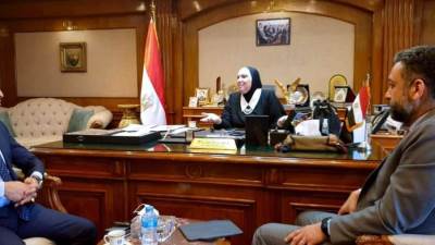 نيفين جامع: تقديم الدعم والمساندة اللازمة لكافة القطاعات الصناعية للحفاظ على معدلات الانتاجية والتصدير والعمالة