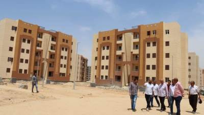 «بهجات» يتفقد المرحلتين الثانية والثالثة لوحدات سكن العاملين بالعاصمة وأعمال المرافق والطرق