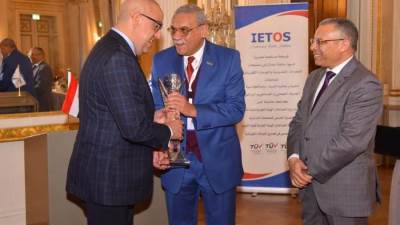 وزير الإسكان من ألمانيا يؤكد أهمية توطين الصناعات المتعلقة بمياه الشرب والصرف الصحى فى السوق المصرية