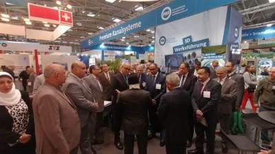 مسئولو «الإسكان» يواصلون تفقدهم لأجنحة الشركات العالمية المشاركة بمعرض «IFAT» بألمانيا