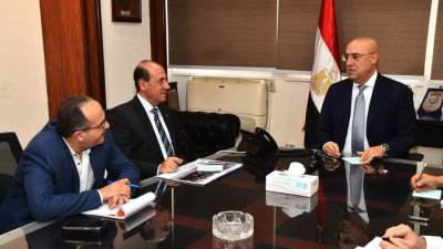 وزير الإسكان يتابع تقدم الأعمال بمشروع سد ومحطة «جوليوس نيريرى»الكهرومائية بتنزانيا