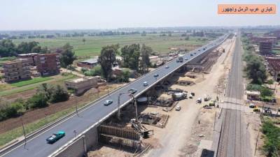 وزير النقل يتفقد مشروعات الطرق والكباري في 6 محافظات