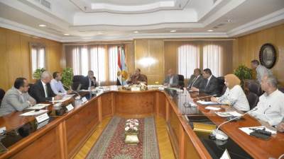 وفد مجلس الوزراء يناقش الموقف التنفيذي لمشروعات المبادرة الرئاسية «حياة كريمة»