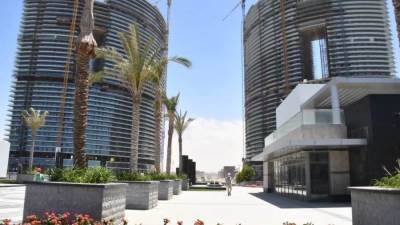 وزير الإسكان يتفقد مشروعات المنطقة الشاطئية بمدينة العلمين الجديدة