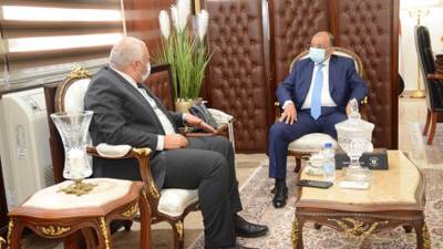 وزير التنمية المحلية يتابع مع محافظ الوادي الجديد موقف توريد القمح وتنفيذ المشروعات التنموية والخدمية