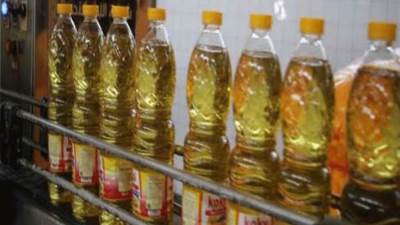 التموين ترد على حقيقة  انتشار عبوات زيت طعام غير صالحة للاستهلاك الآدمي بالأسواق