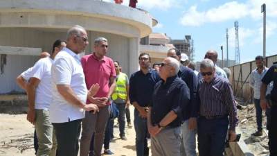 محافظ بورسعيد يتابع سير العمل في إنشاء أحدث مول تجاري بحي العرب 
