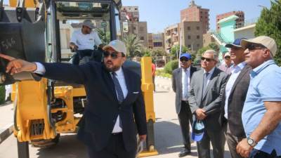 رئيس القابضة للمياه يتفقد معدات ولوادر حفر جديدة لمياه الجيزة بقيمة 15 مليون جنيه