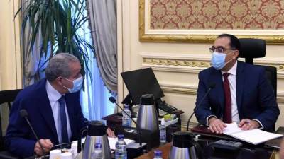 رئيس الوزراء يطمئن على توافر مخزون السلع الأساسية واستعدادات استقبال عيد الأضحى المبارك
