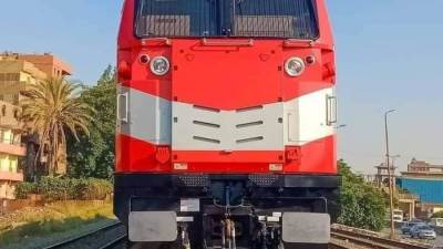 «النقل» تناشد المواطنين المشاركة في التوعية بالالتزام بعدم  اقتحام مزلقان السكة الحديد أو السير عكس الاتجاه