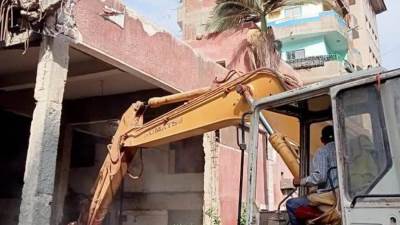 لخطورته .. إزالة مبنى الحماية المدنية بدمياط
