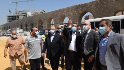 خلال جولته بمنطقة تطوير «سور مجري العيون» ..«مدبولي» يوجه بإسراع معدلات تنفيذ المشروع 