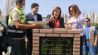  محافظ دمياط والرئيس التنفيذى لصندوق الاسكان الاجتماعى تضعان حجر الأساس لمشروع «سكن لكل المصريين » بتل وردة بشطا 