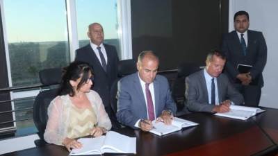 وزير النقل يشهد توقيع اتفاقيتين لتشغيل المحطة متعددة الأغراض بميناء الإسكندرية