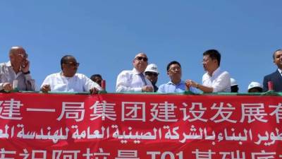 وزير الإسكان يشهد الانتهاء من صب الجزء الأول من الأساسات الخرسانية للبرج الأيقوني بالعلمين الجديدة