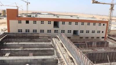 وزير الإسكان يتابع سير العمل بمشروع محطة مياه الشرب بالعاشر من رمضان