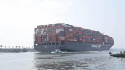 أسامة ربيع: «قناة السويس» تشهد عبور 89 سفينة كأعلى معدل عبور يومي بإجمالي حمولات 5.2مليون طن