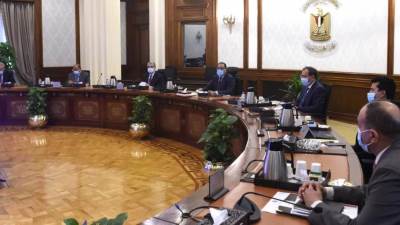 رئيس الوزراء يعقد اجتماعا لمتابعة خطوات تفعيل إجراءات ترشيد الكهرباء لاستغلال الغاز وتصديره للخارج