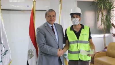 وزير القوي العاملة للعمال:«حافظوا على مصر ومواردها لنتخطى كافة الأزمات» 