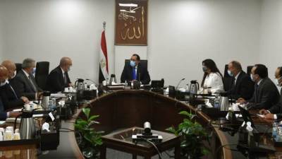 مدبولى يتابع موقف تنفيذ مشروعات المرافق ويؤكد:  منح التيسيرات المطلوبة للمُصنعين لتوطين صناعة المعدات والآلات والطلمبات