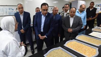 رئيس الوزراء يتفقد مبنى الهيئة العامة للرقابة على الصادرات والواردات بميناء الدخيلة