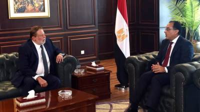 رئيس الوزراء يلتقي بحسن عبد الله  ويؤكد استمرار التعاون بين الحكومة والبنك المركزي خلال المرحلة المقبلة