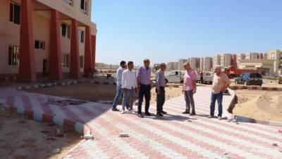 رئيس جهاز  العاشر يتفقد  مشروع نادى المحور الشرقي على مساحة 17 فدانا