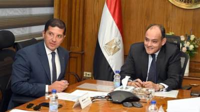 وزير التجارة خلال لقائه رئيس الهيئة العامة للاستثمار: الوزارة حريصة على تيسير إجراءات حصول المستثمرين على كافة الموافقات والتراخيص الصناعية