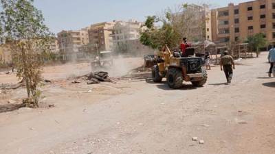 إزالة عشش ومظلات ومخالفات بقطع اراضي فضاء بحدائق الاهرام