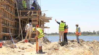 مياه أسيوط تناقش مع الشركات المنفذة موقف مشروعات التوسعات واحلال وتجديد محطات المياه