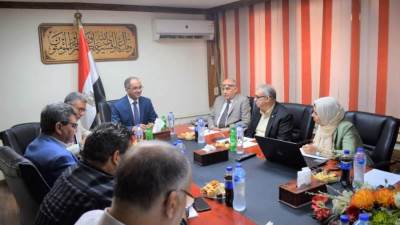 نائب وزير الإسكان لشئون البنية الأساسية يعقد اجتماعا مع مسئولي الجهاز التنفيذي لمياه الشرب والصرف الصحي
