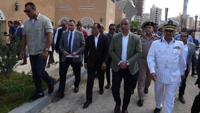 خلال زيارته للمحافظة .. رئيس الوزراء يتفقد أعمال تطوير منطقة السواقي بالفيوم