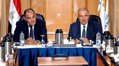 وزير التجارة: توجيهات للتنمية الصناعية بالالتزام بمنح التراخيص فى المدد الزمنية المحددة بالقانون