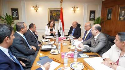 بينها «صناعة الألومنيوم»  ..وزيرا قطاع الأعمال العام والتخطيط يبحثان موقف الترويج لبعض الفرص الاستثمارية بالشركات التابعة