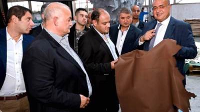 وزير التجارة يتفقد مدينة الروبيكي: نخطط لجعل مصر مركزا استراتيجيا دوليا لصناعة الجلود (صور)