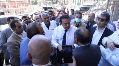 وزير الصحة للشركات المنفذة لمستشفى «منفلوط النموذجي»: هناك تأخر غير مبرر في الانتهاء من المشروع 