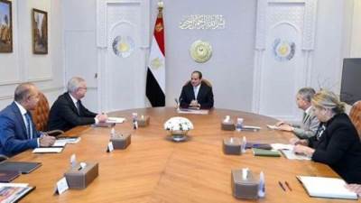 السيسي يوجه بالبدء في إنشاء شبكة وطنية لإنتاج وتوزيع الطاقة الخضراء والوقود النظيف للسفن