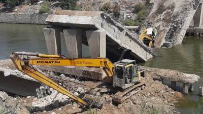 إصلاح خط المياه الناقل من محطة مياه ابو المطامير بالبحيرة بعد انهيار كوبري التفتيش